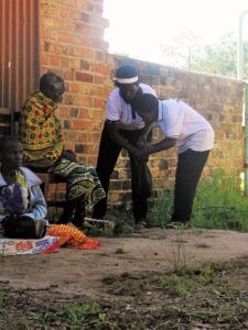 [cml_media_alt id='2686']Consegna dei generi di prima necessita alle anziane meno abbienti del villaggio [/cml_media_alt]